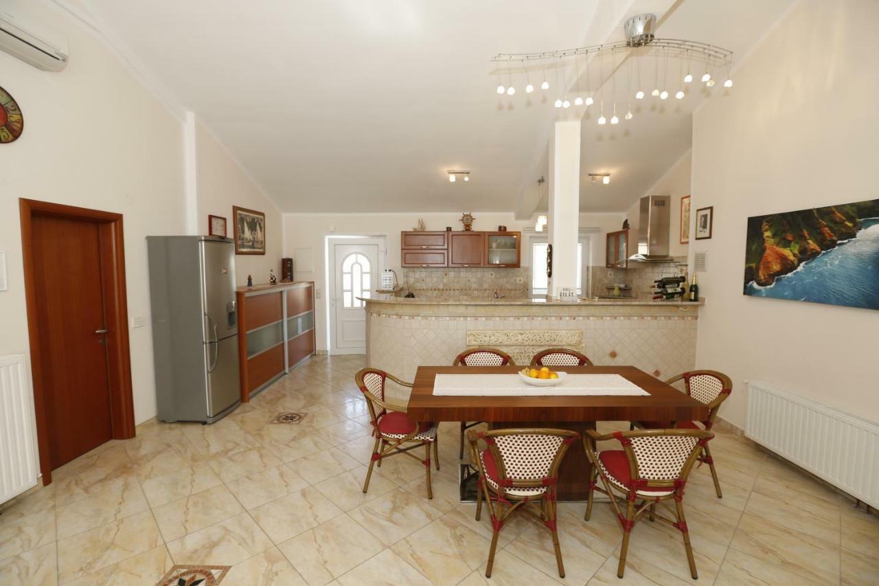 Apartment Bojan With Terrace And Sea View Baška Extérieur photo