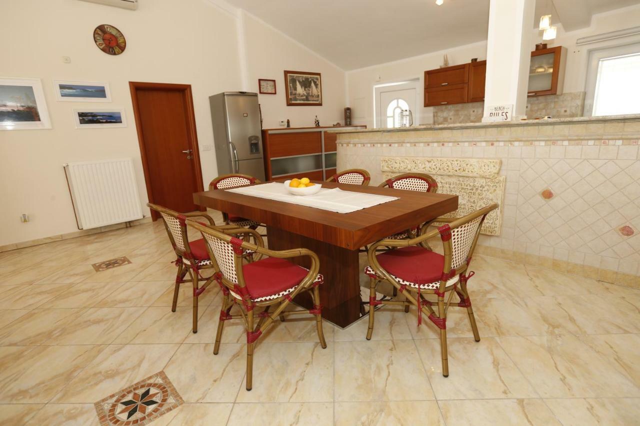 Apartment Bojan With Terrace And Sea View Baška Extérieur photo