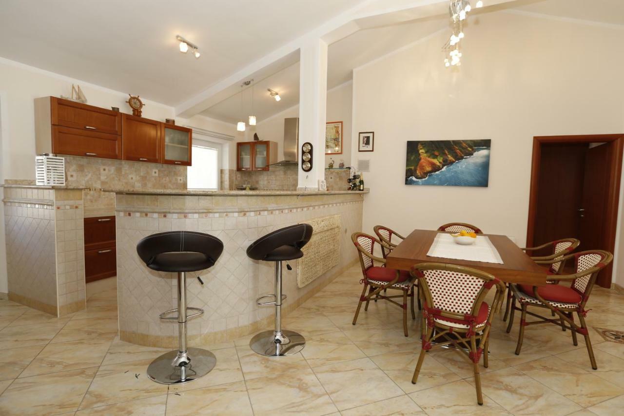 Apartment Bojan With Terrace And Sea View Baška Extérieur photo