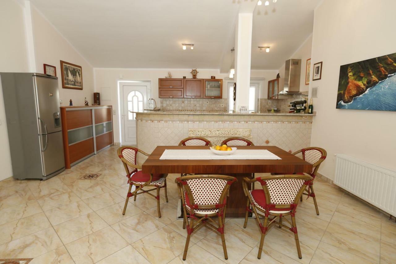 Apartment Bojan With Terrace And Sea View Baška Extérieur photo