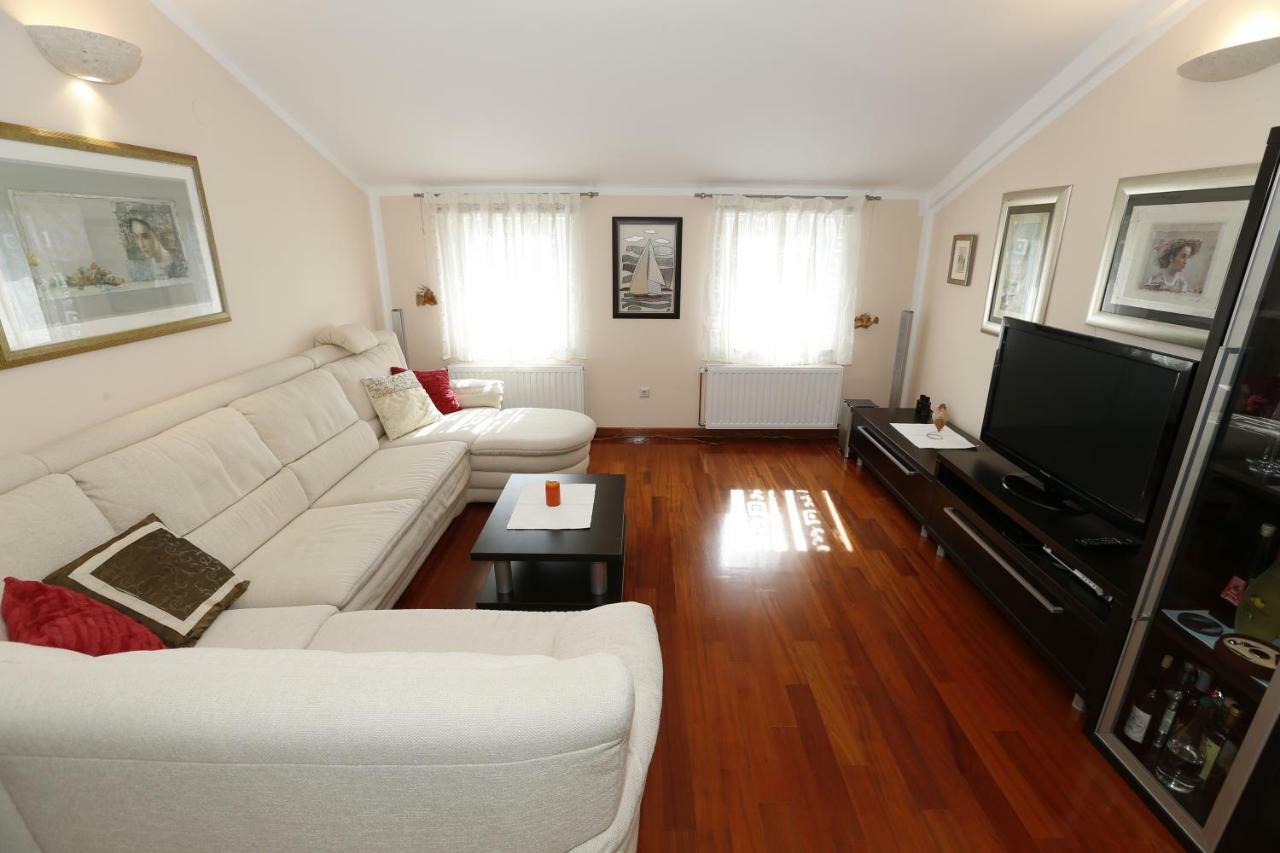 Apartment Bojan With Terrace And Sea View Baška Extérieur photo