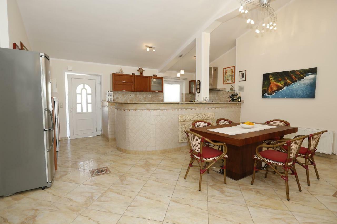 Apartment Bojan With Terrace And Sea View Baška Extérieur photo